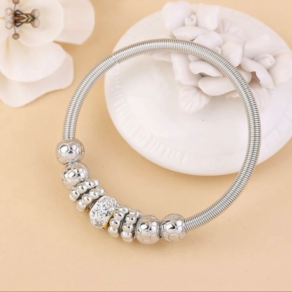 ❤️Silver Rhinestone Beaded Bracelet - Picture 2 of 4